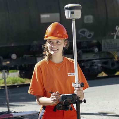 [Translate to Französisch (CH):] Bild Annina Baum, Lernende Geomatik